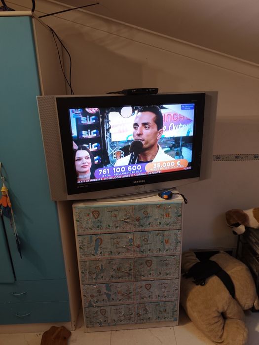 TV crt 16/9 com 75cm