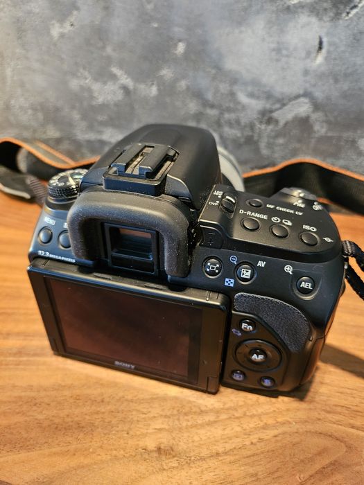 Aparat fotograficzny Sony Alfa 500 z dodatkami
