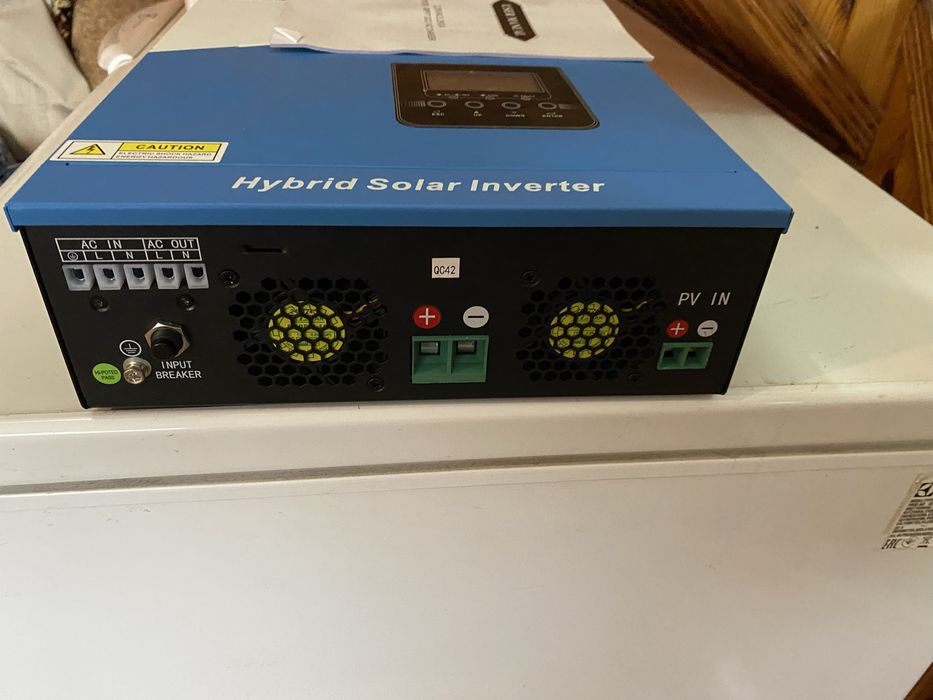 Гібридний інвертор 3200 вт вхідна напруга 24В