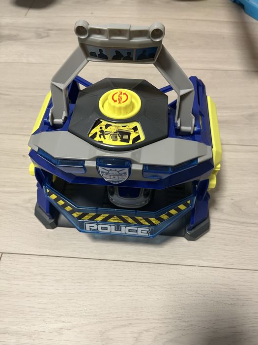 Garaz policyjny fla chlopca