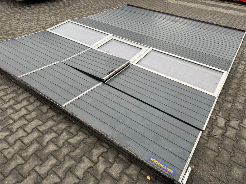 Brama 4.02x5.00 segmentowa Hormann furtka serwisowa