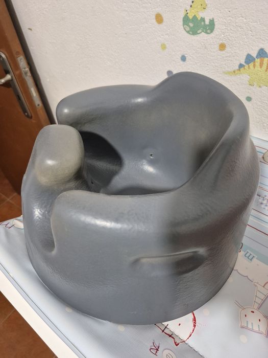 Bumbo cinzento usado
