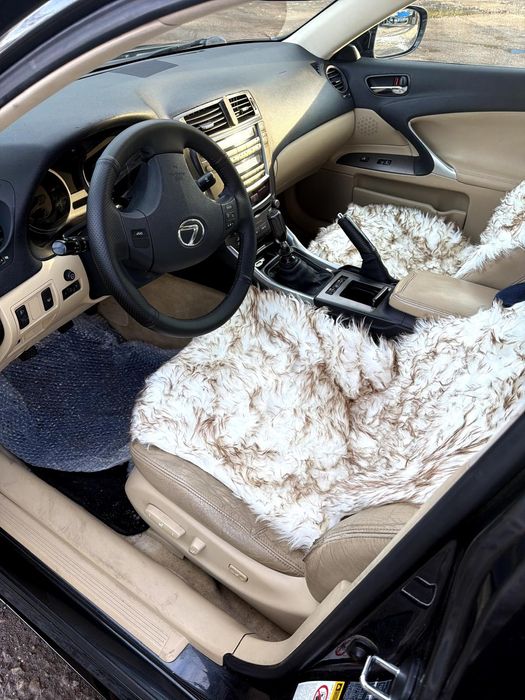 Lexus IS250. 2.5L  2006