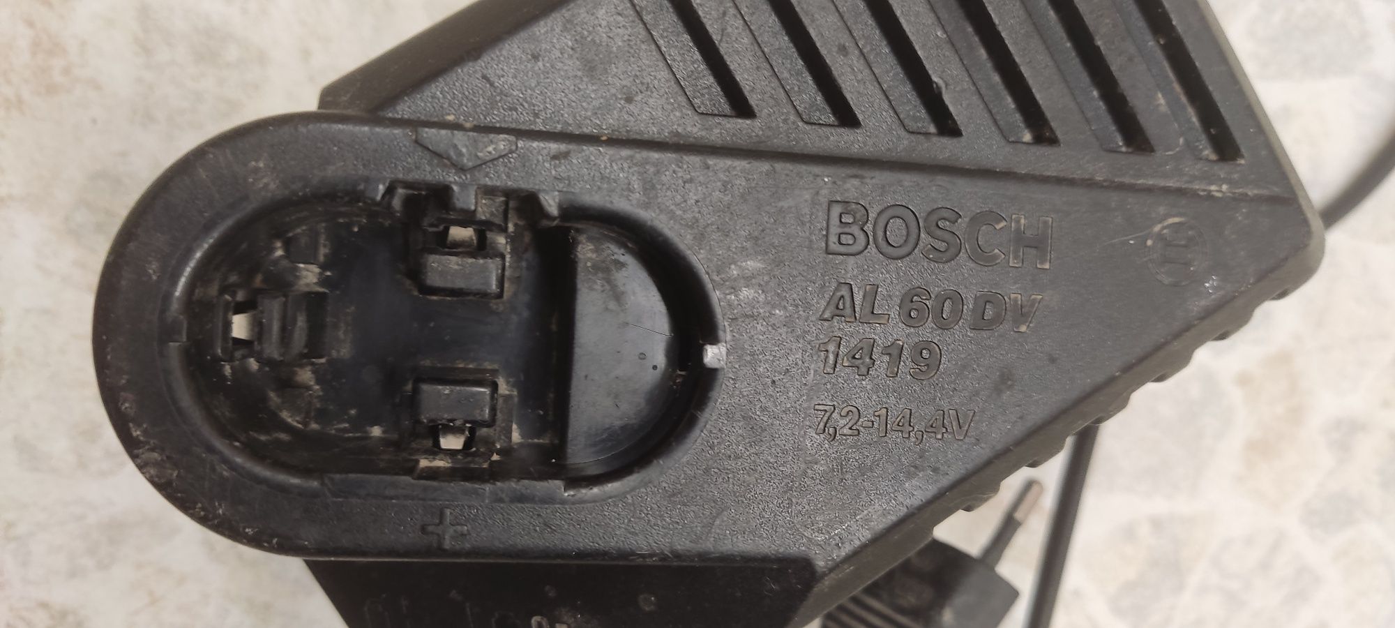 Зарядний пристрій Bosch AL60DV 1419