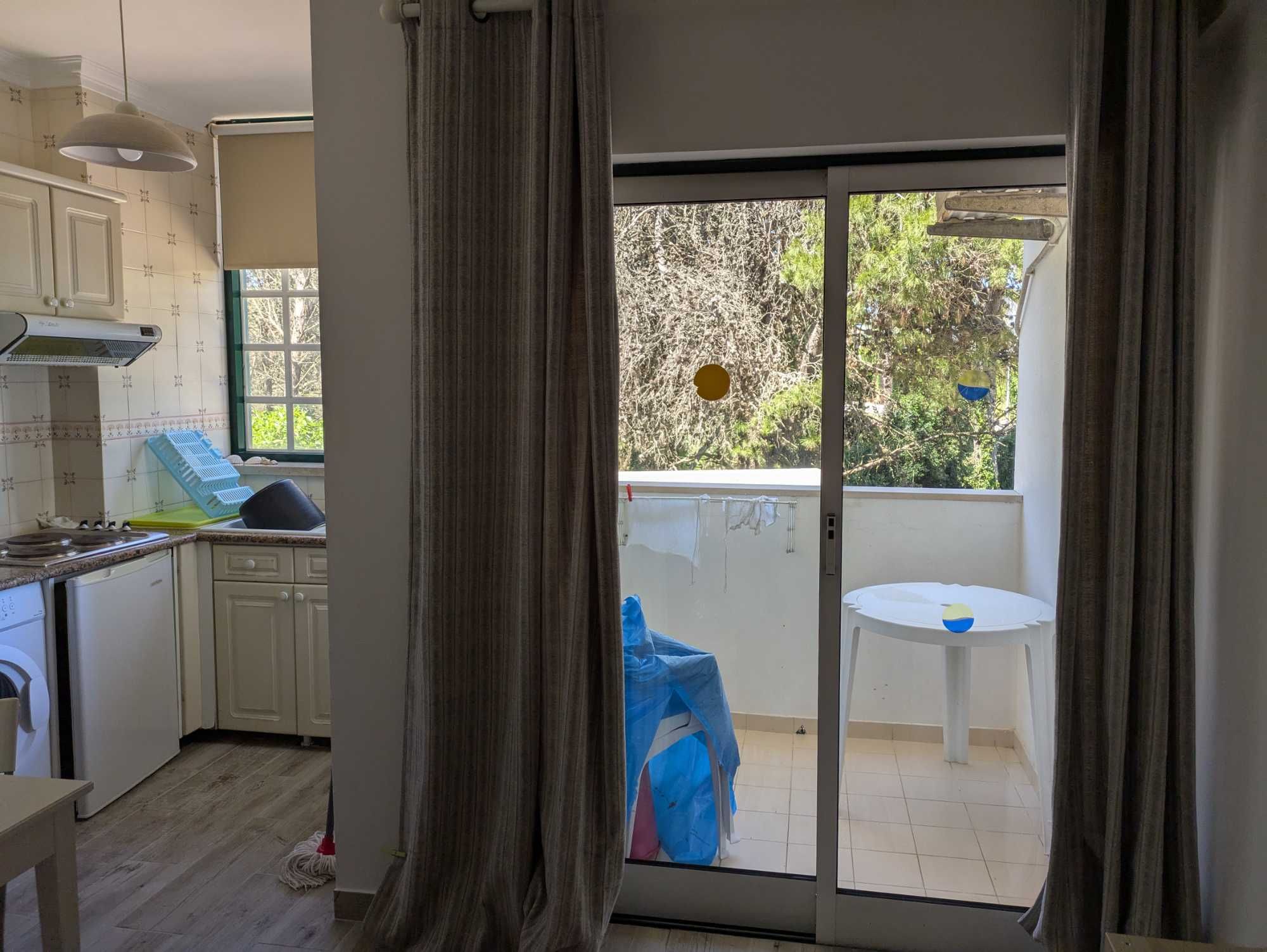 Apartamento em condomínio privado a 50 m da praia