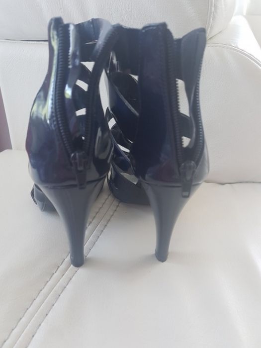 Nowe Granatowe Lakierowane Sandalki Gladiatorki r. 39
