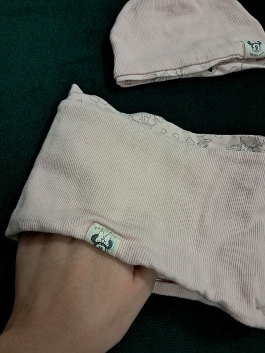 Zestaw dla dziewczynki pudrowy róż komin I czapka przejściowe. Sinsay