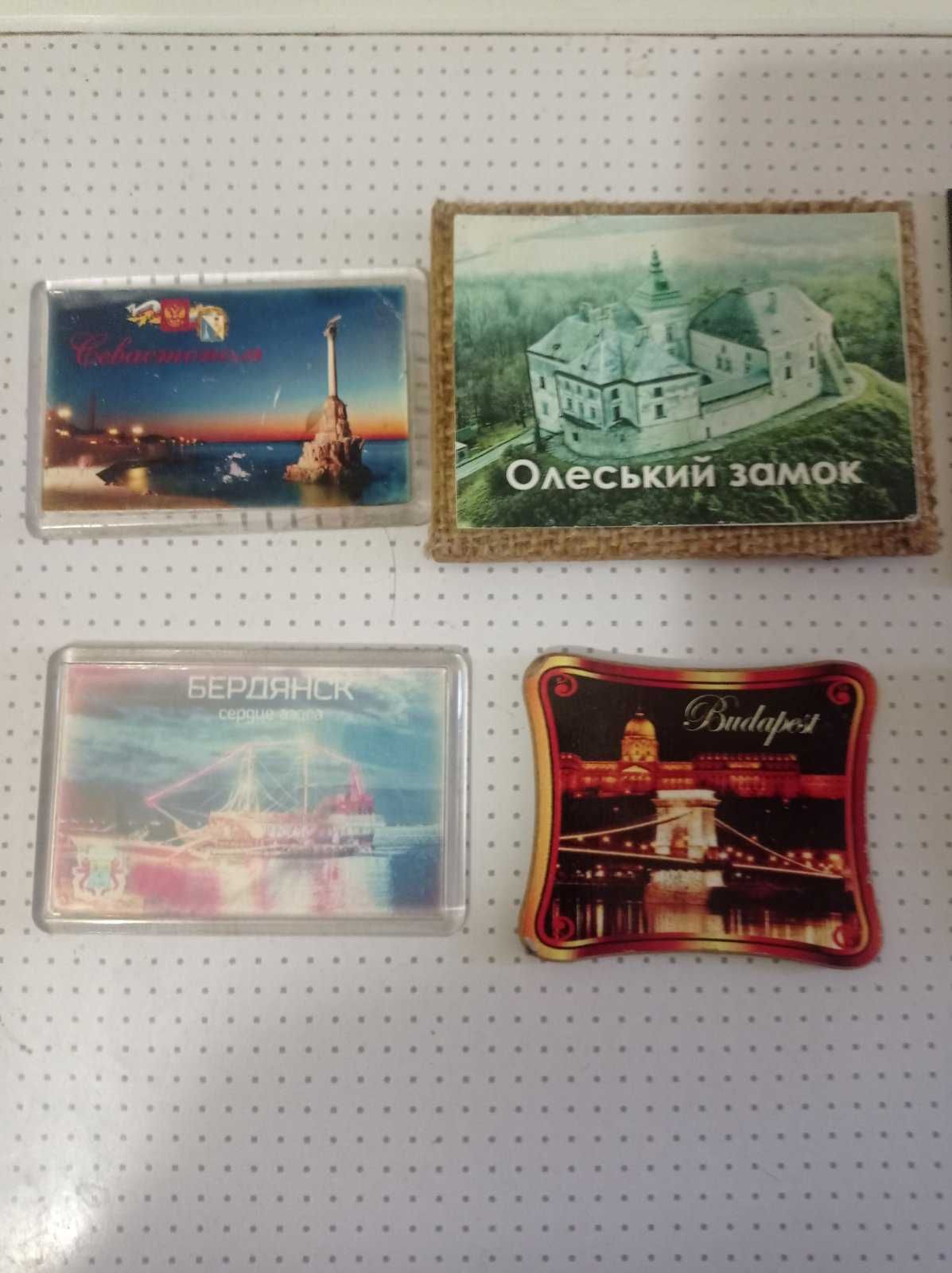одним лотом персонажи игрушки-магнитики.6 шт.