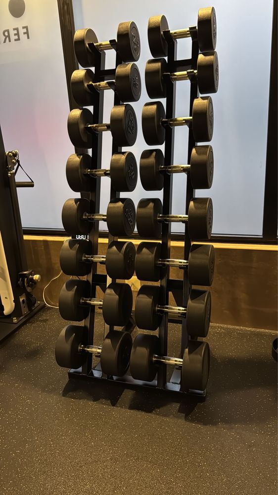 Suportes de halteres, bumpers e kettlebells