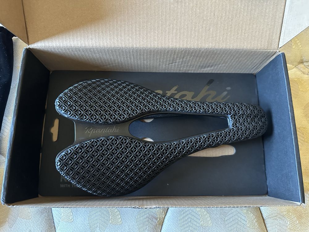 Rpantahi Components saddle carbon 3D air saddle