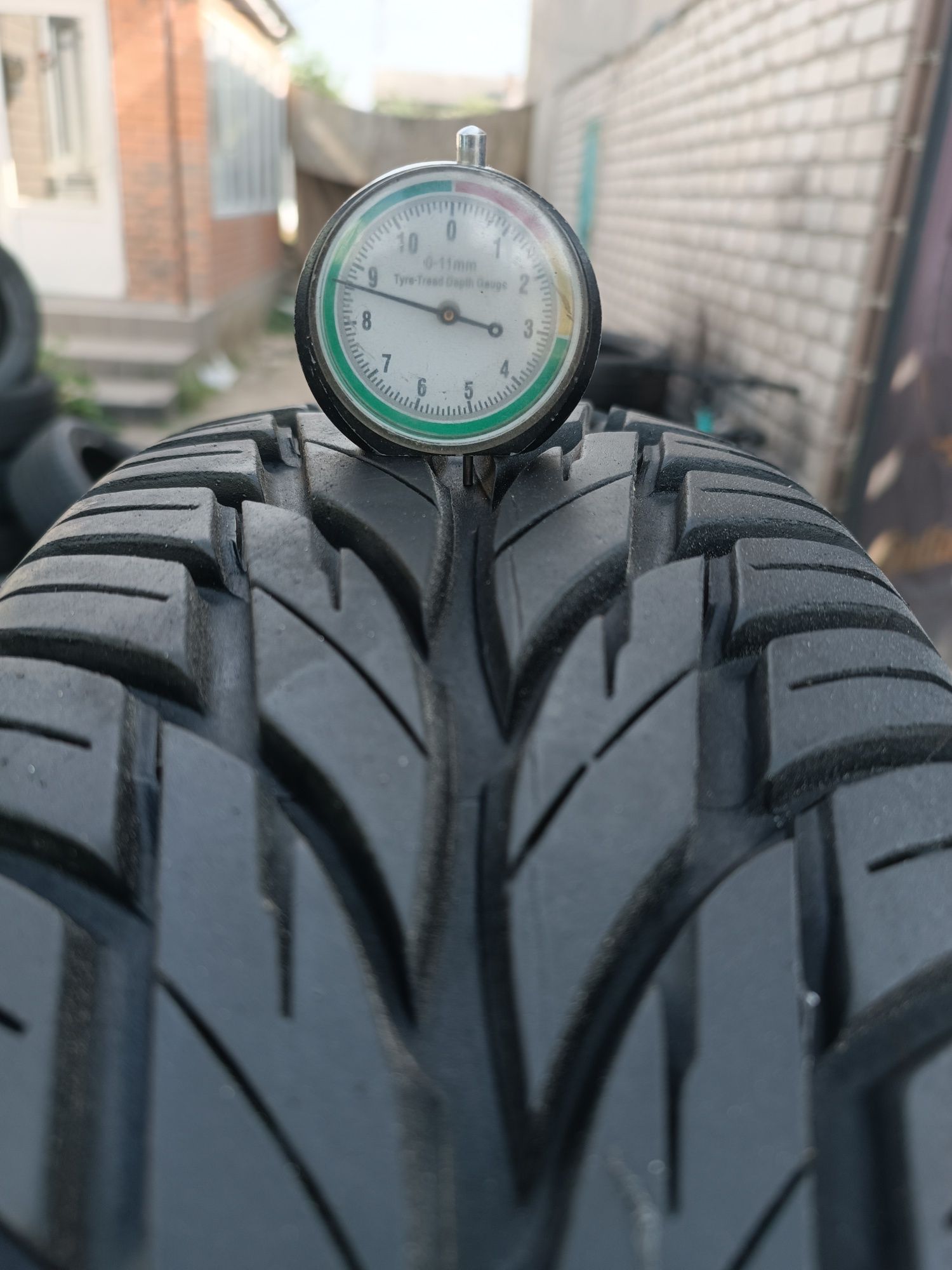 195/70 r14 uniroyal