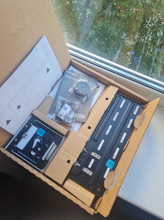 Настінне кріплення для ТВ Samsung, оригінал, 45 і вище діагональ