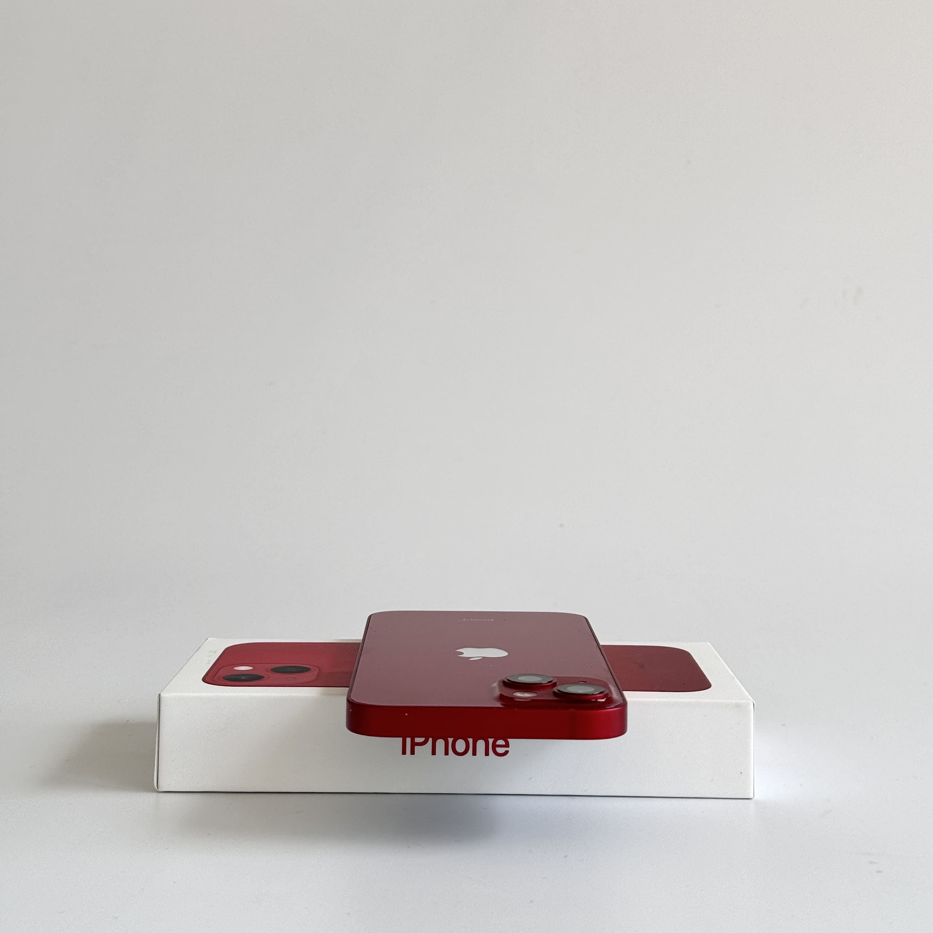 Б/У Apple iPhone 13 256Gb Red