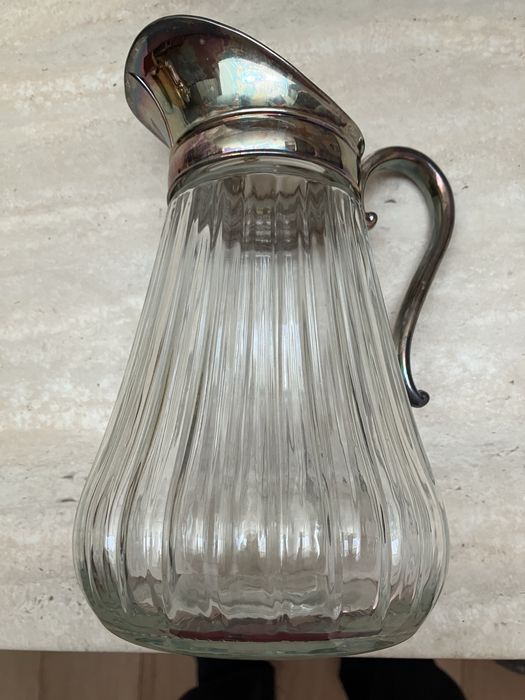 Jarro em vidro e liga de metal