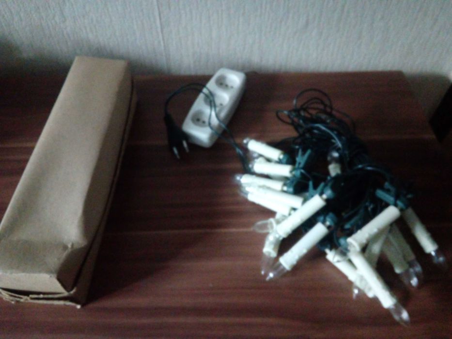 Новогодняя гирлянда (свечи) плюс верхушка СССР.