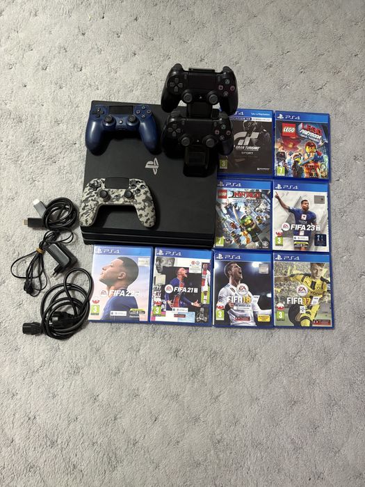 Konsola ps4 pro 1tb 4 pady,8 gier
