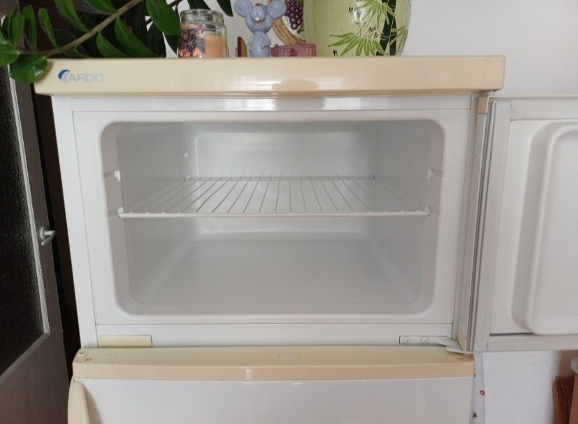 Продам недорого холодильник Ardo висота 1.55 см крапельна заморозка бу