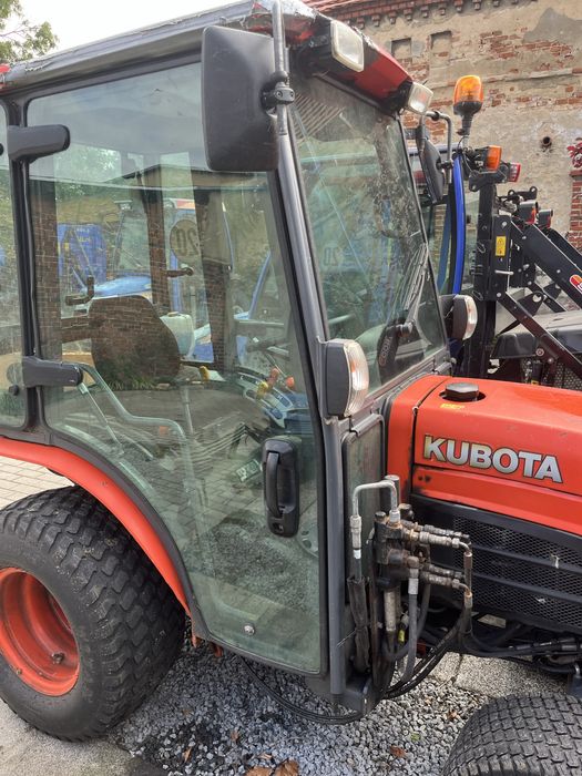 Oryginalna ogrzewana kabina Kubota B2230 B2231