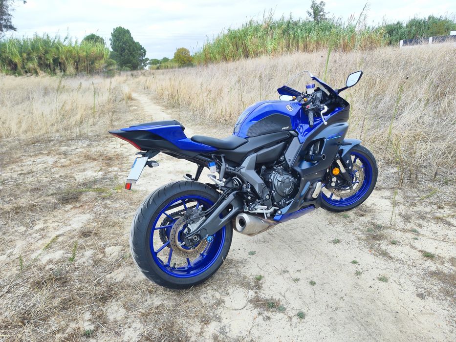 Yamaha  R7  2022