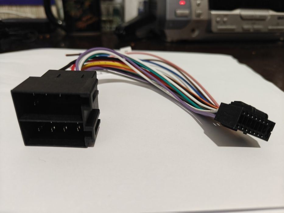 Продам нову автомагнітолу 9", 4/64 ГБ, Carplay, Android 13