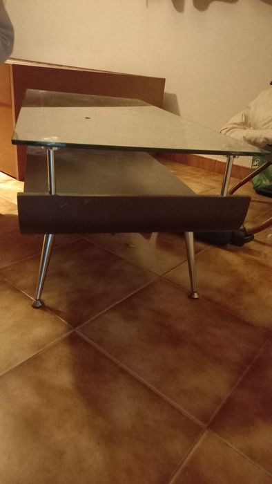 Mesa de Centro Moderna com Tampo de Vidro