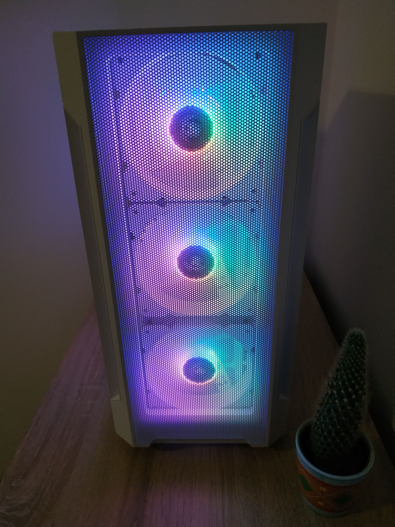 Komputer do gier Ryzen 5 3600/RX 6600 8 GB GDDR6/16 GB RAM DDR4/SSD M2