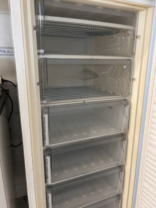 Arca Congeladora Vertical Whirlpool A-Class