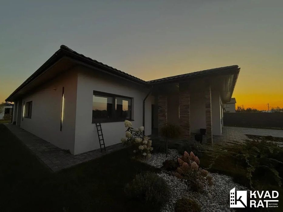 Продаж одноповерхового будинку з басейном та ділянкою 13.5 сот