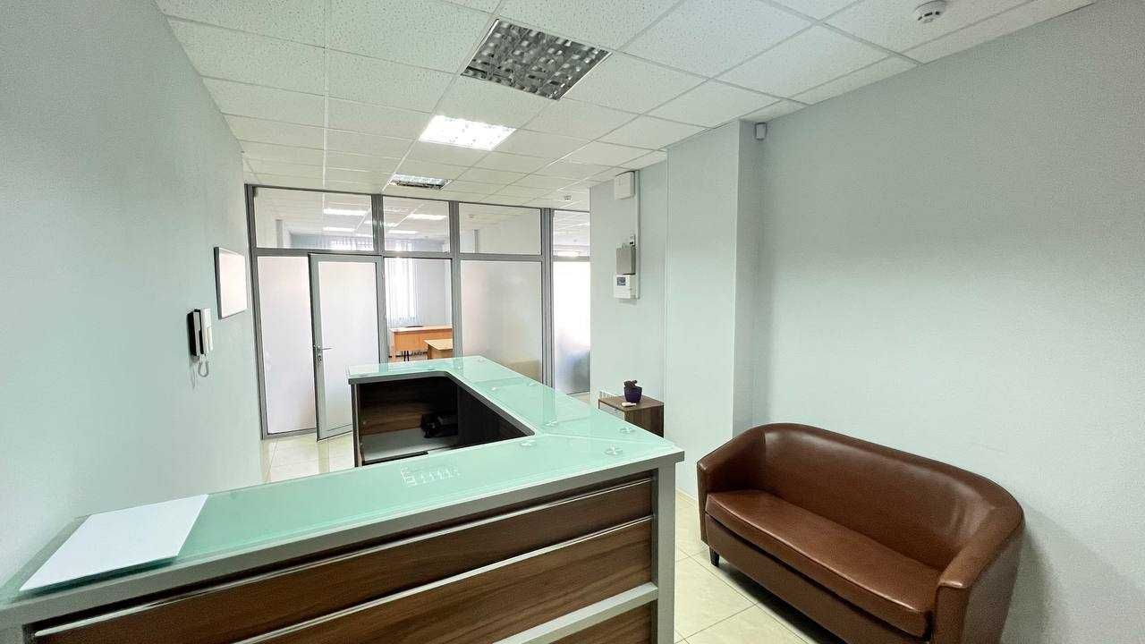 Оренда офісу 1-й поверх 180 кв/м  вул. Коновальця, 32 | Без комісії