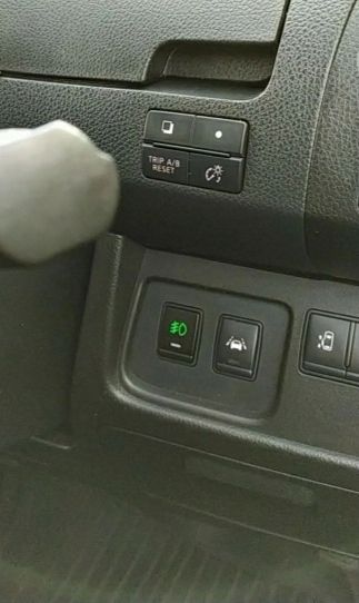 Кнопка Nissan для включения освещения и другого оборудования