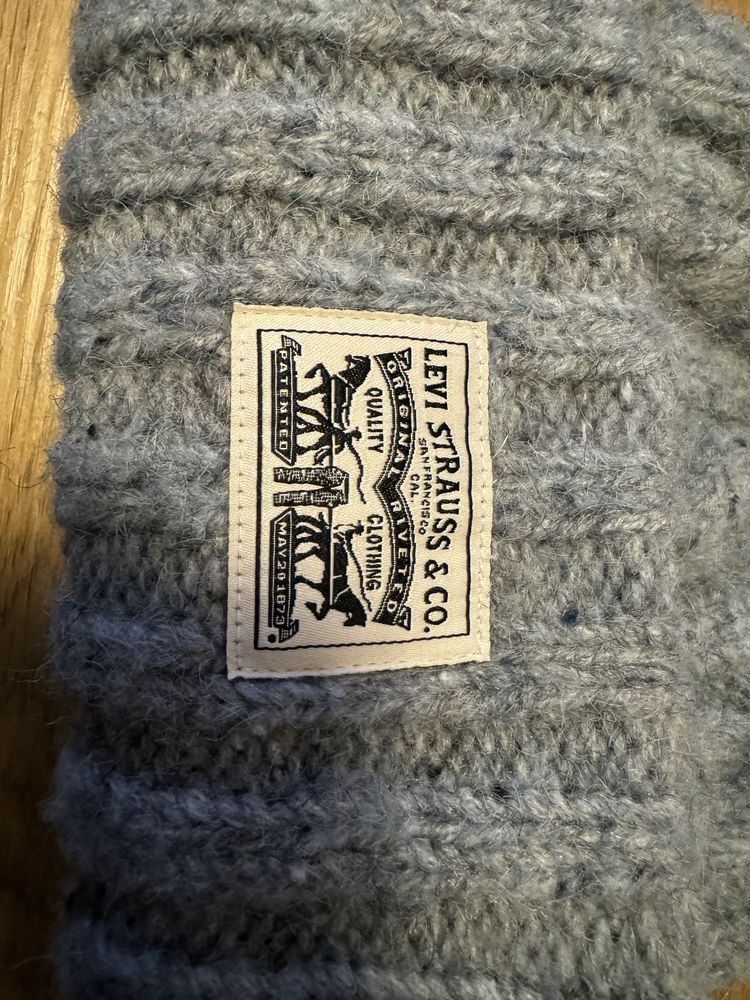 czapka levi beanie z pomponem i naszywką wełna