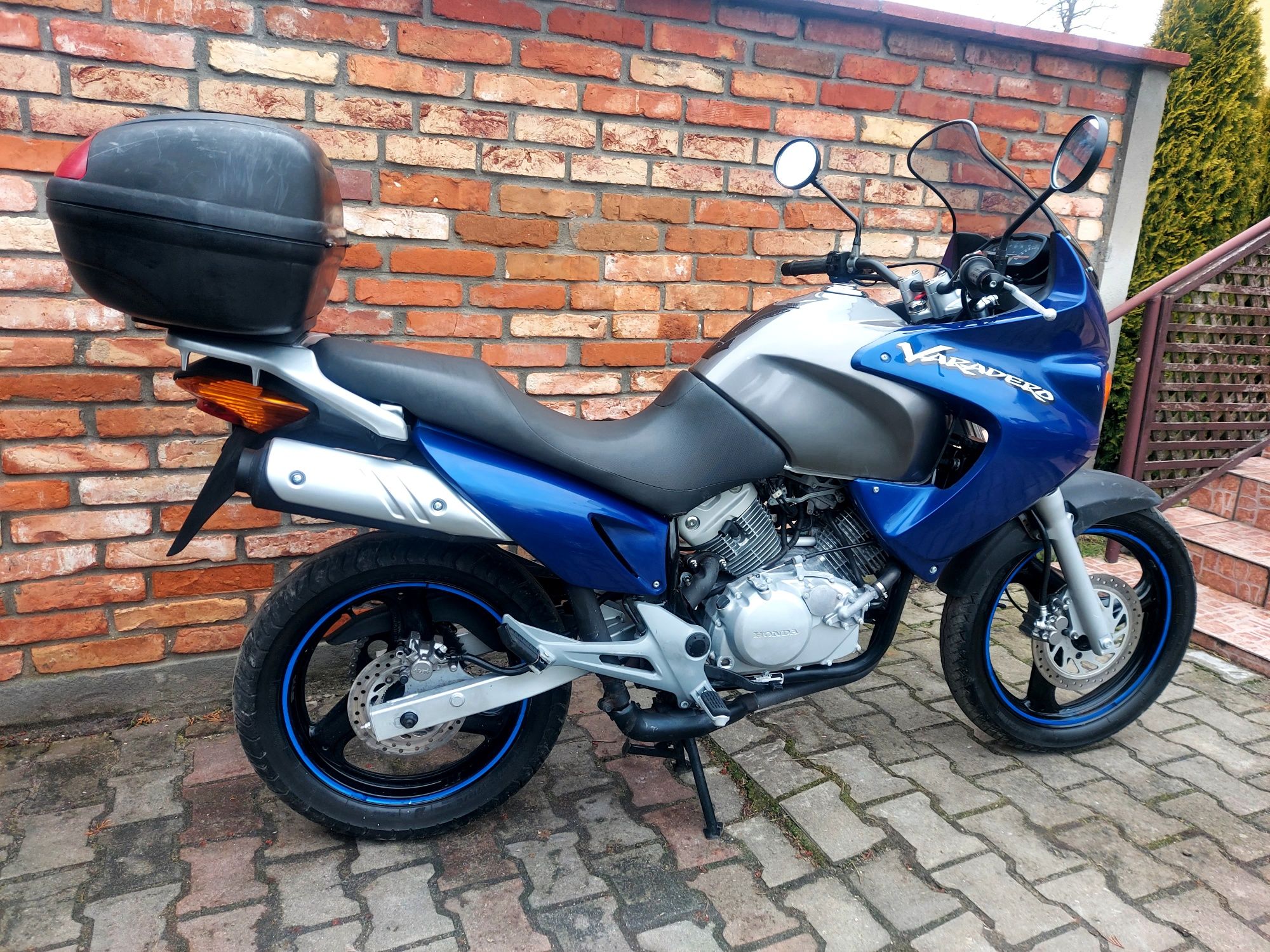 Honda Varadero 125 Kufer Szyba 2002R ***Transport Gratis ***