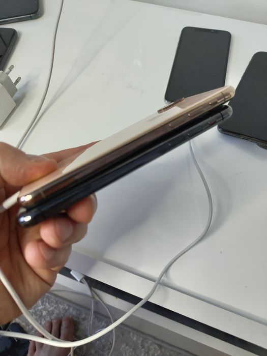 Телефон iPhone x XS apple заблокований