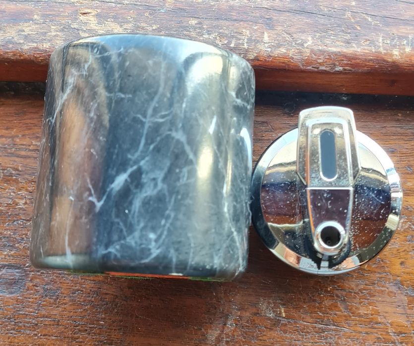 Isqueiro de mesa Mármore Onix preto d6 X h8 cms