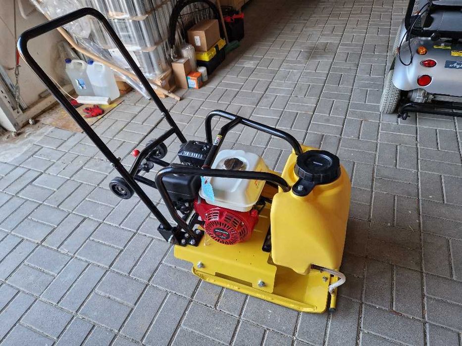 stopa ,płyta wibracyjna 90 kg HZR190
silnik HONDY