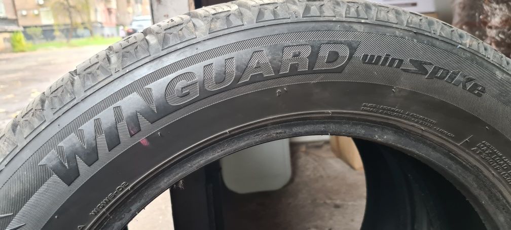 Зимова гума Roadstone Winguard 215/60/R17