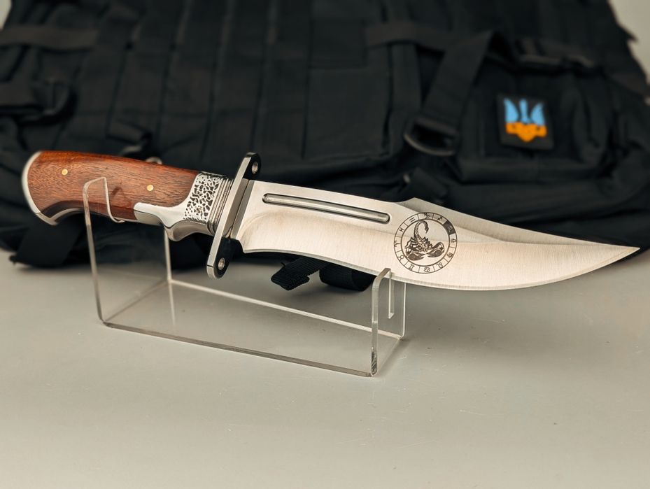 Ніж мисливський з гравіюванням. нож охотничий