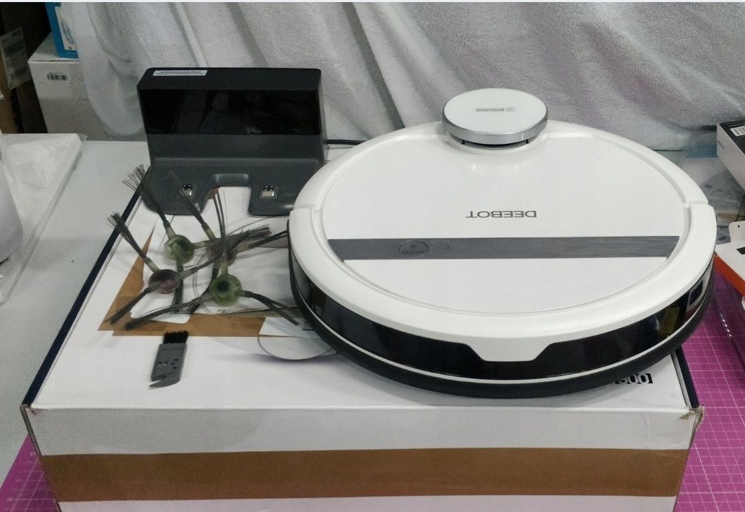 Robot sprzątający ECOVACS DEEBOT 900