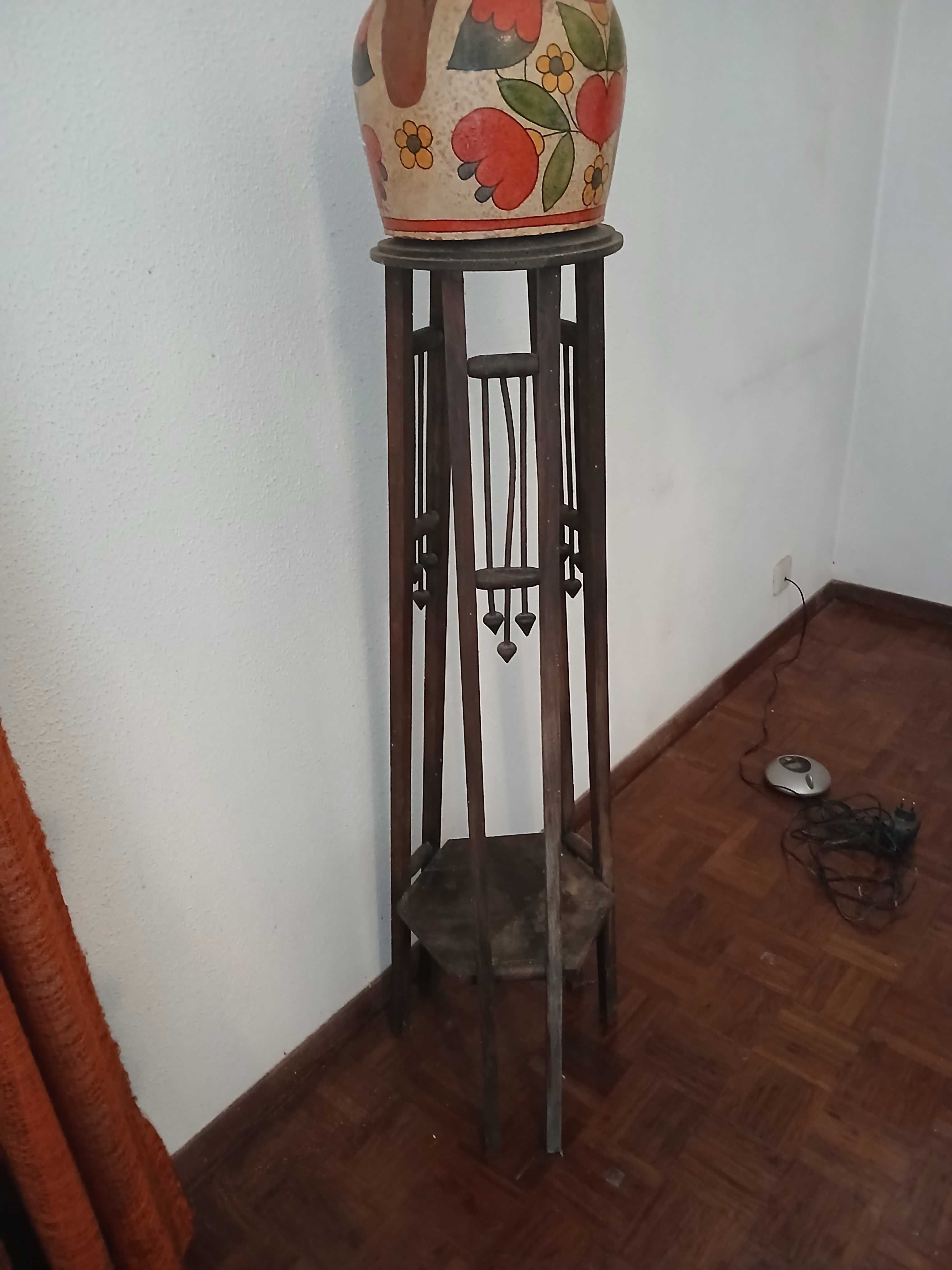 Cavalete antigo anos 60 e bem conservado