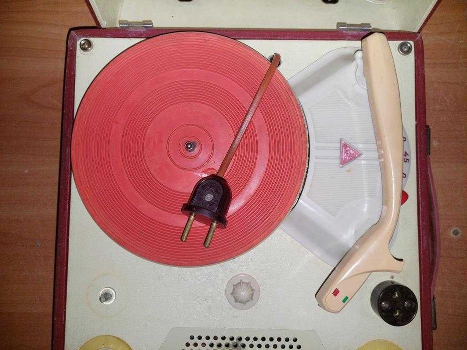 Gramofon kultowy Karolinka 1953 r. rzadki egzemplarz.
