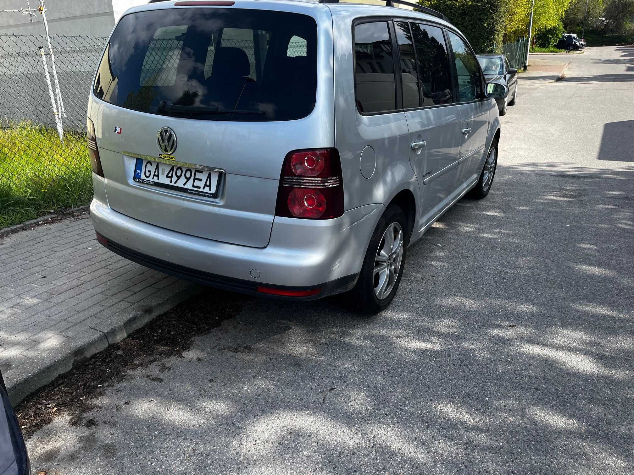 VW Touran 7-osobowy 1.6 benz