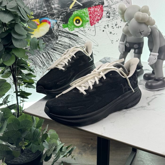 Кросівки Hoka Clifton 9 43 розмір Е6113
