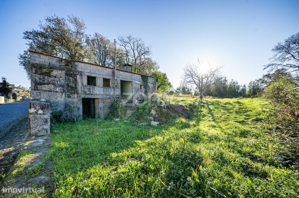 Terreno Urbano de 3053m² com Ruína