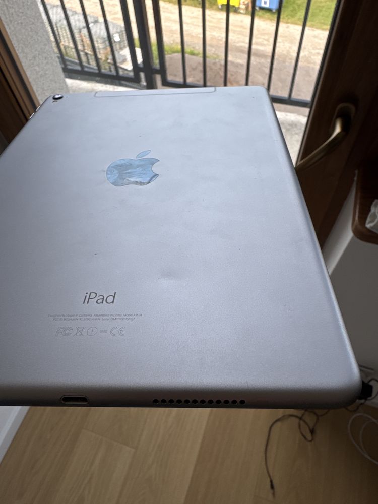 iPad Pro 9.7” 256 GB Wi-Fi + Cellular – Space Gray + klawiatura etui