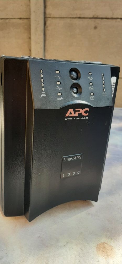 Бесперебойник Smart UPS 1000 ВТ