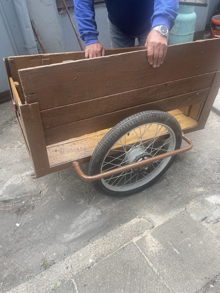 Wozek ogrodowy lekki