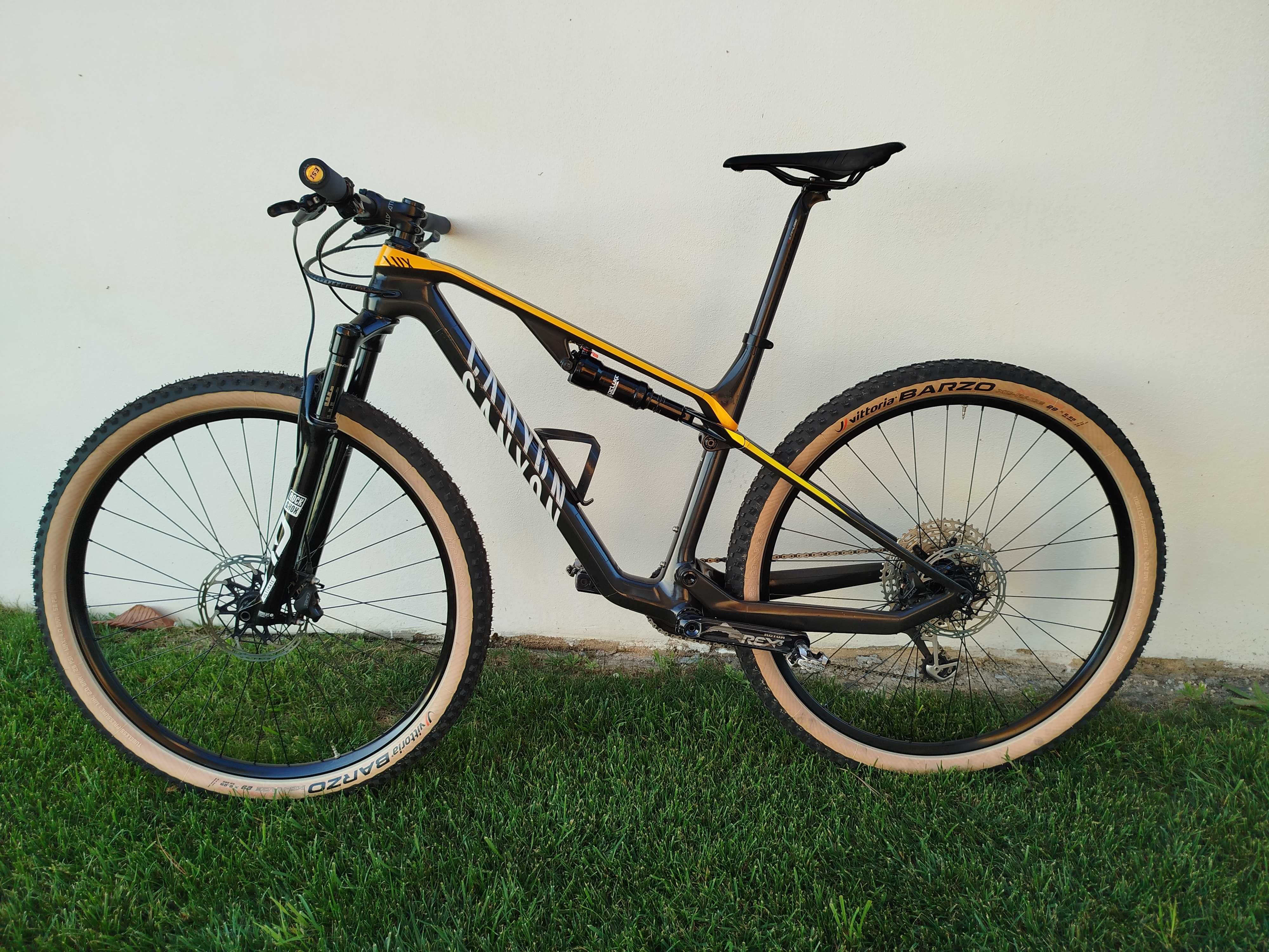 Bicicleta Canyon Lux CF SLX 9.0 Race