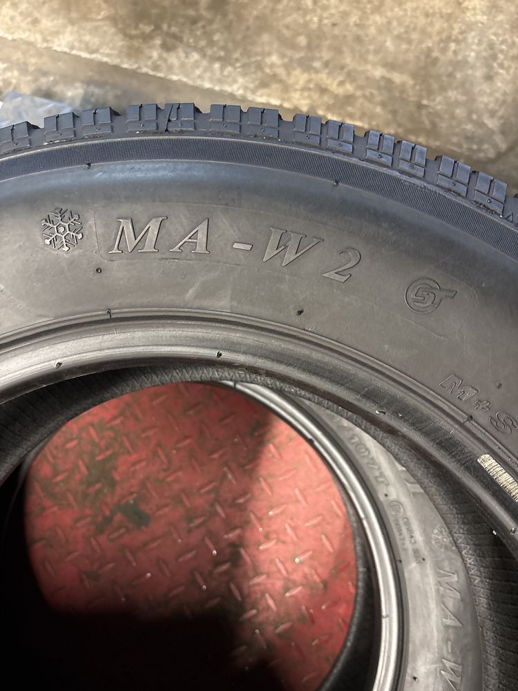 215/65R16C Maxxis 17 rok 2szt zima