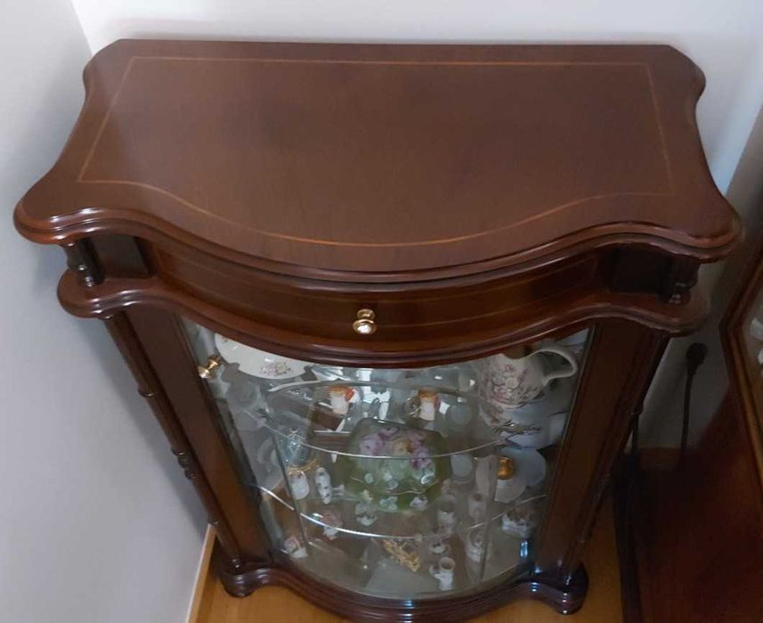Vitrine em madeira com vidro – 97x65x33 cm