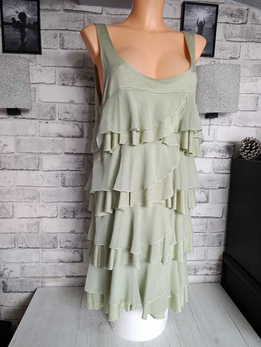 pistacjowa szałwiowa sukienka falbanami L letnia maskuje oponkę brzuch